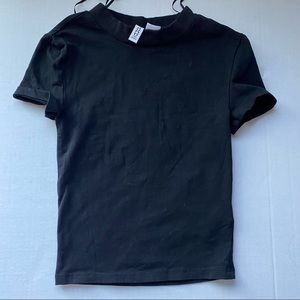 H&M Black Cropped T